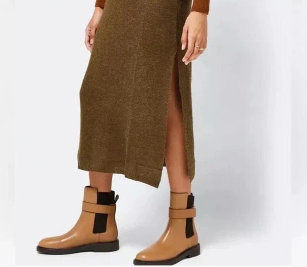 NWOB Tory Burch Double T Chelsea Flat Leather Boots Brown Size 5